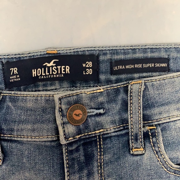 Hollister Blue Wash Jeans - Picture 3 of 3